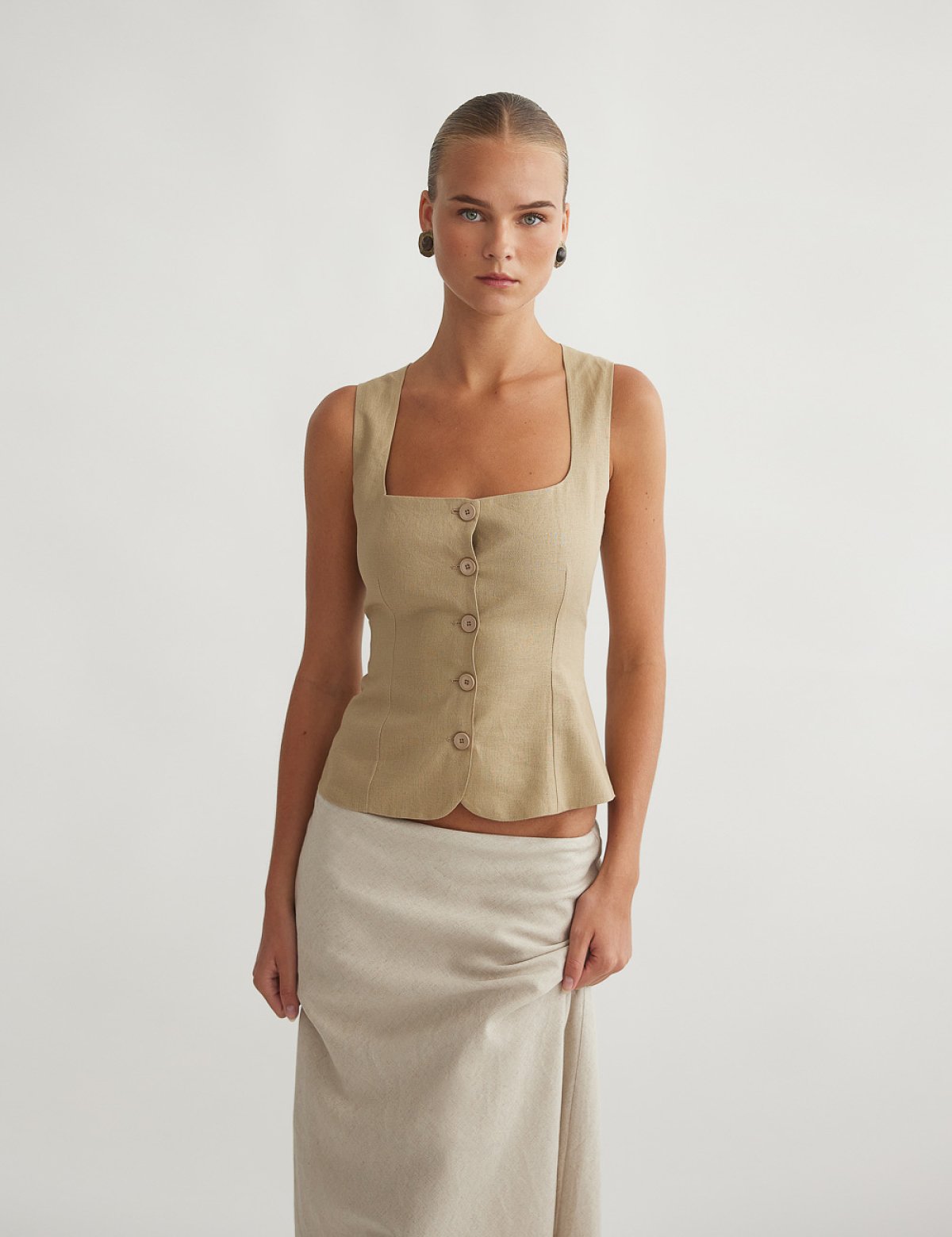 Linen vest with wide straps-1