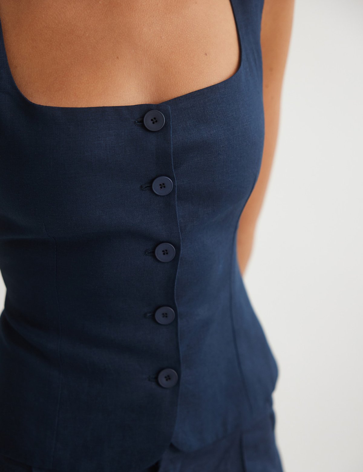 Linen vest with wide straps-14