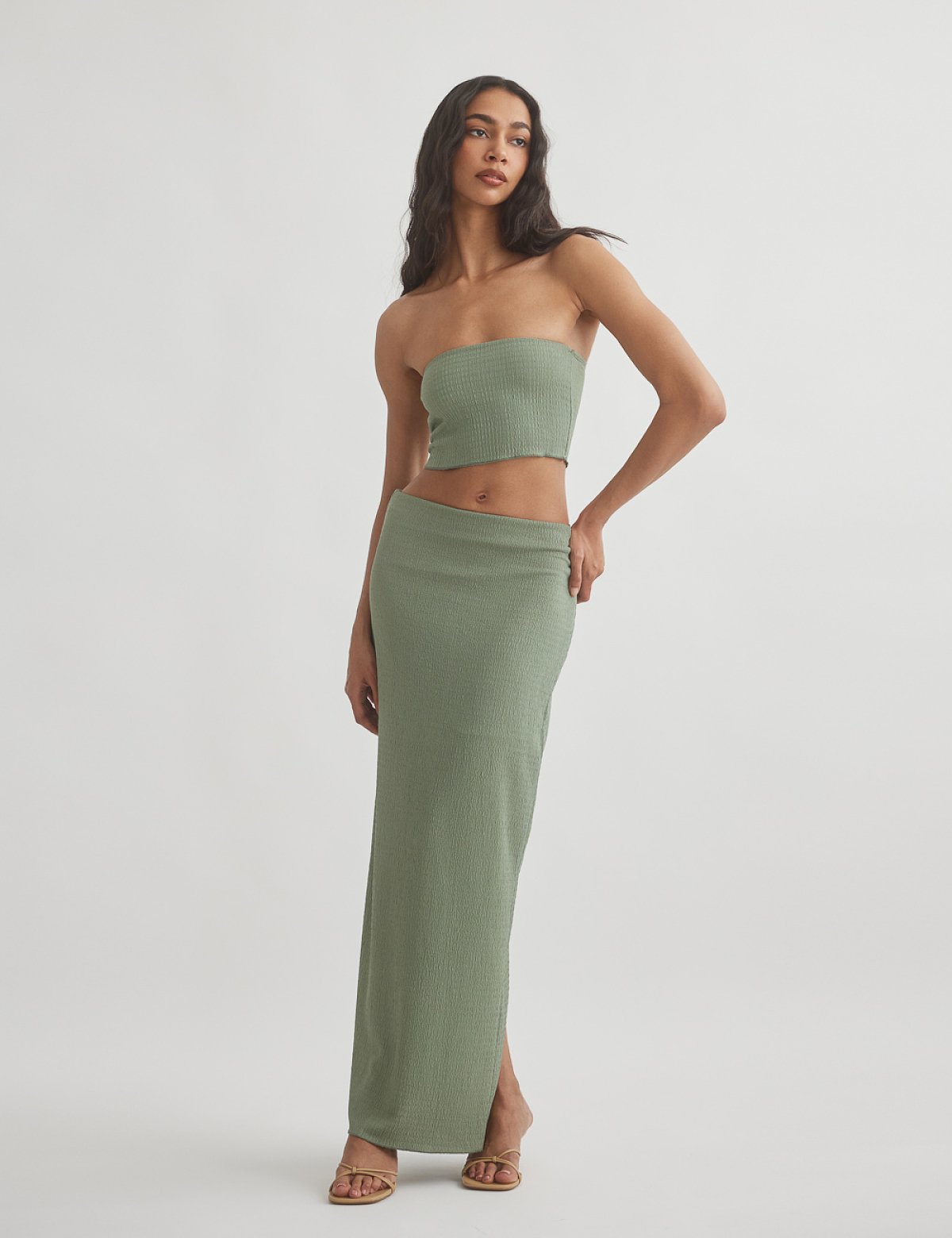 Γυναικείο σετ φούστα midi και στράπλες τοπ