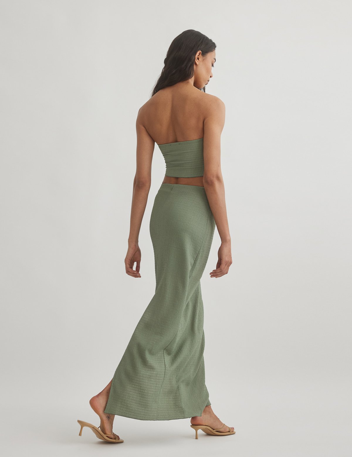 Γυναικείο σετ φούστα midi και στράπλες τοπ