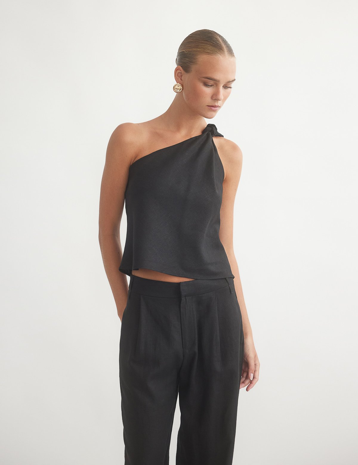 Linen one-shoulder blouse with knot-8