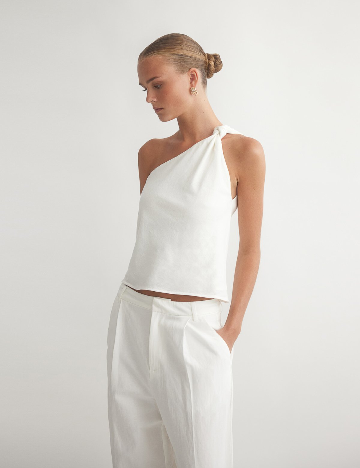 Linen one-shoulder blouse with knot-6