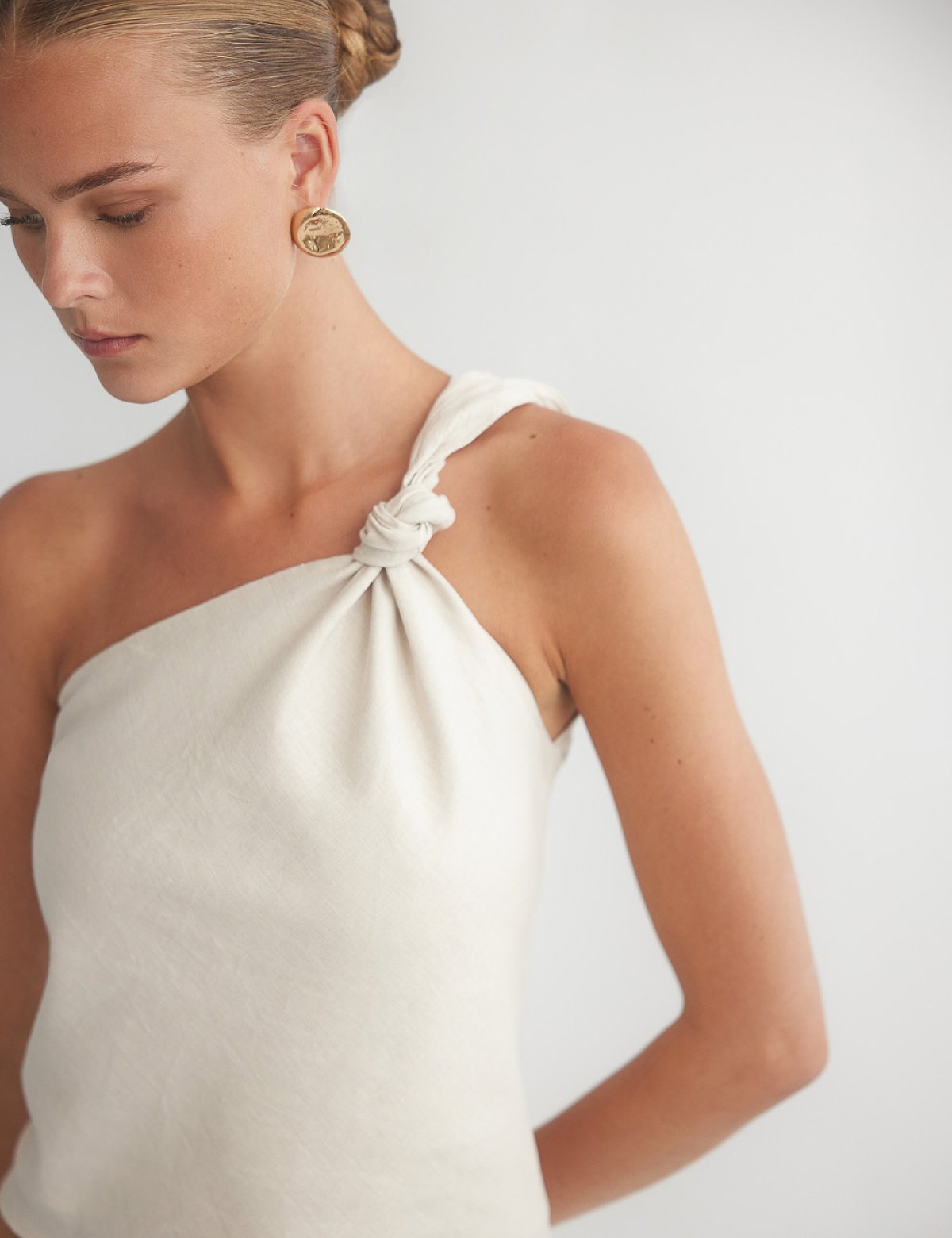 Linen one-shoulder blouse with knot-11