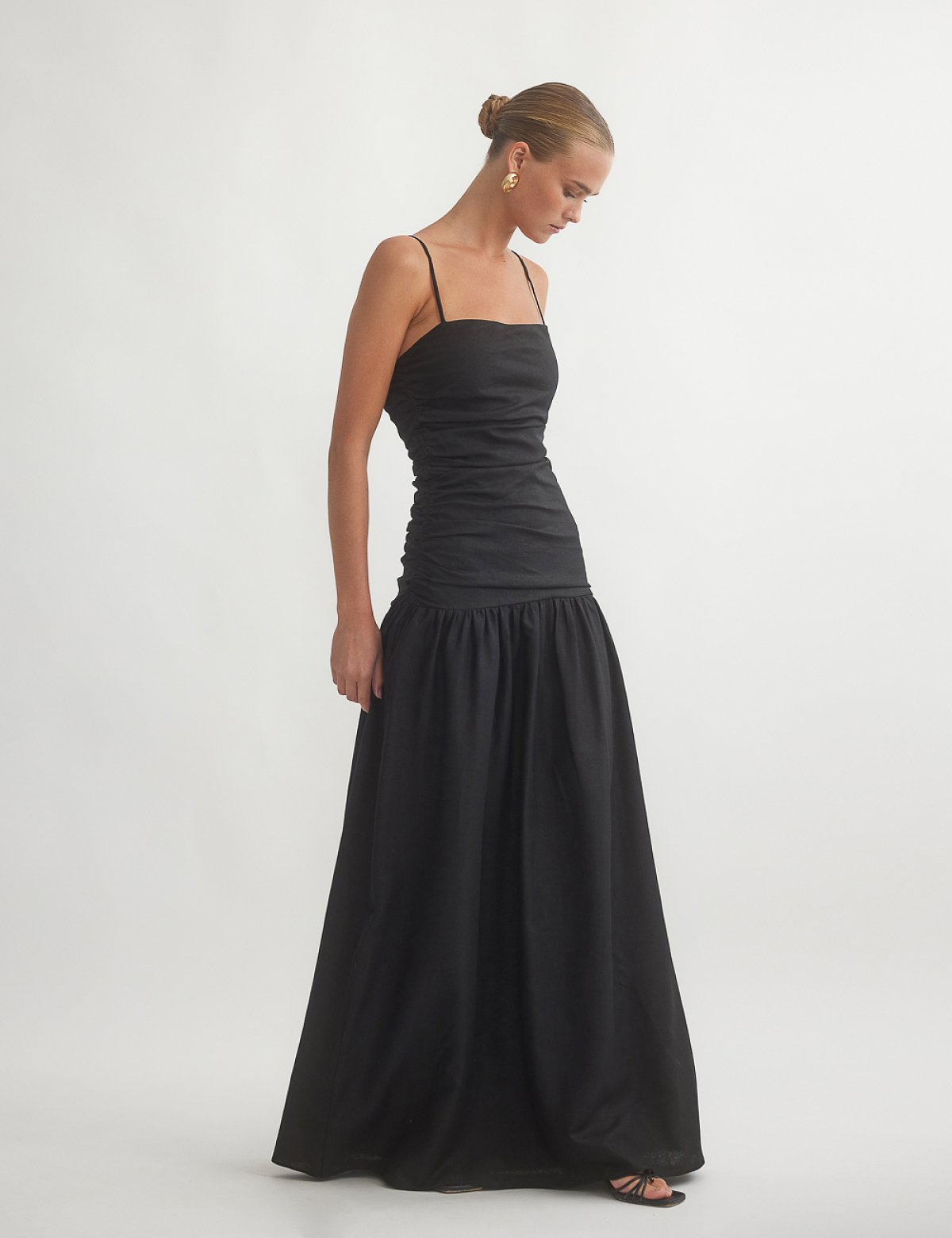 Γυναικείο λινό μακρύ φόρεμα με σούρες