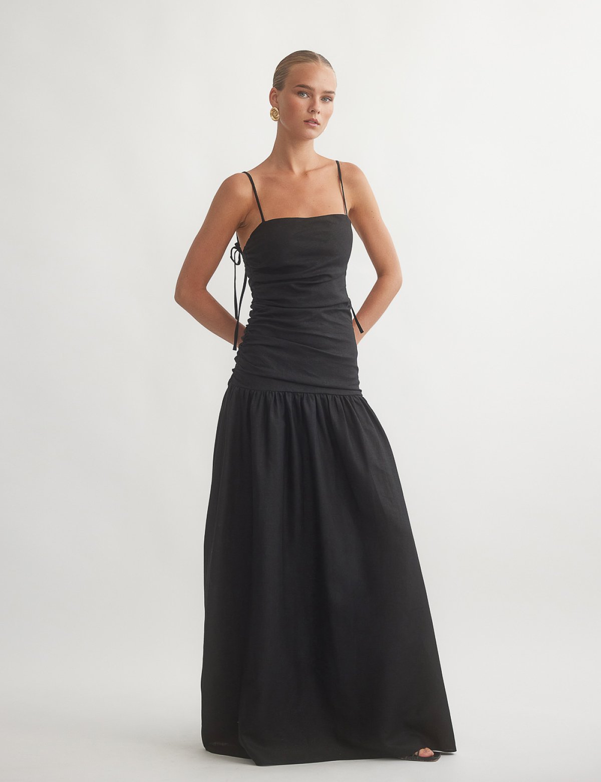 Γυναικείο λινό μακρύ φόρεμα με σούρες