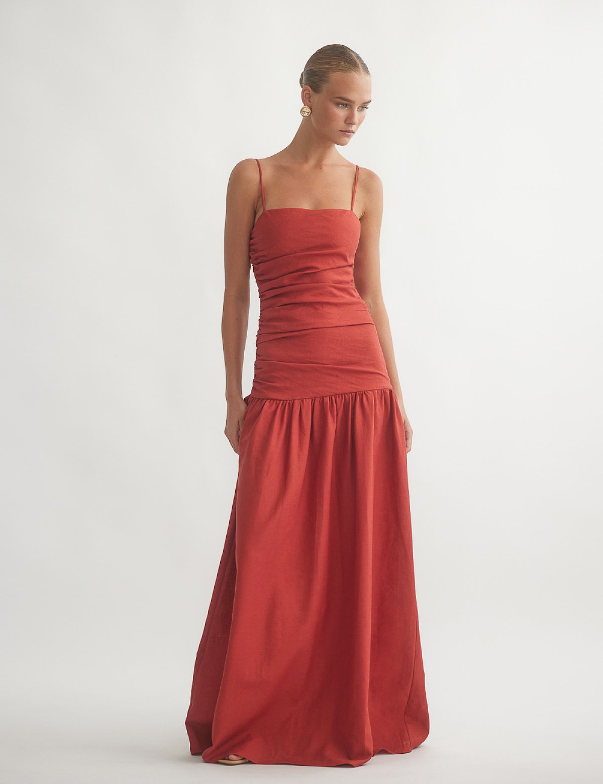 Γυναικείο λινό μακρύ φόρεμα με σούρες