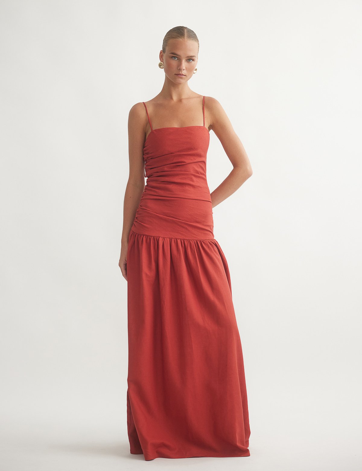 Γυναικείο λινό μακρύ φόρεμα με σούρες