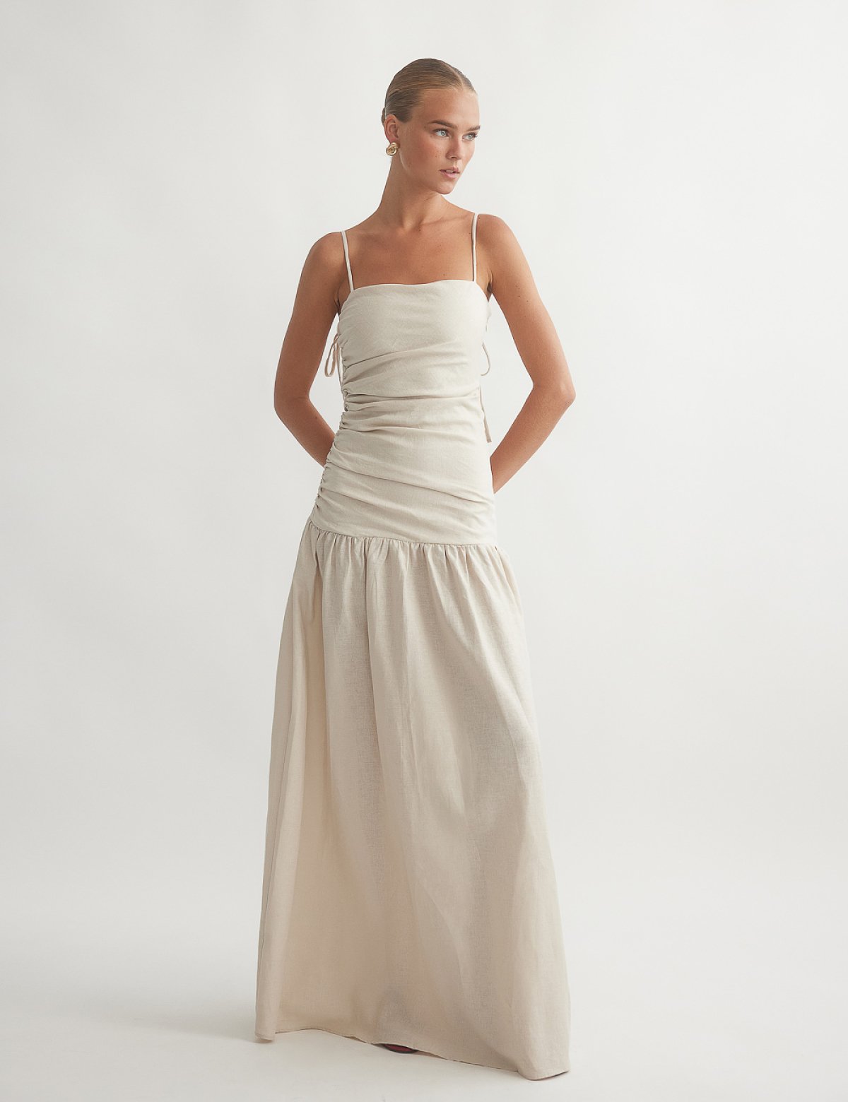 Γυναικείο λινό μακρύ φόρεμα με σούρες