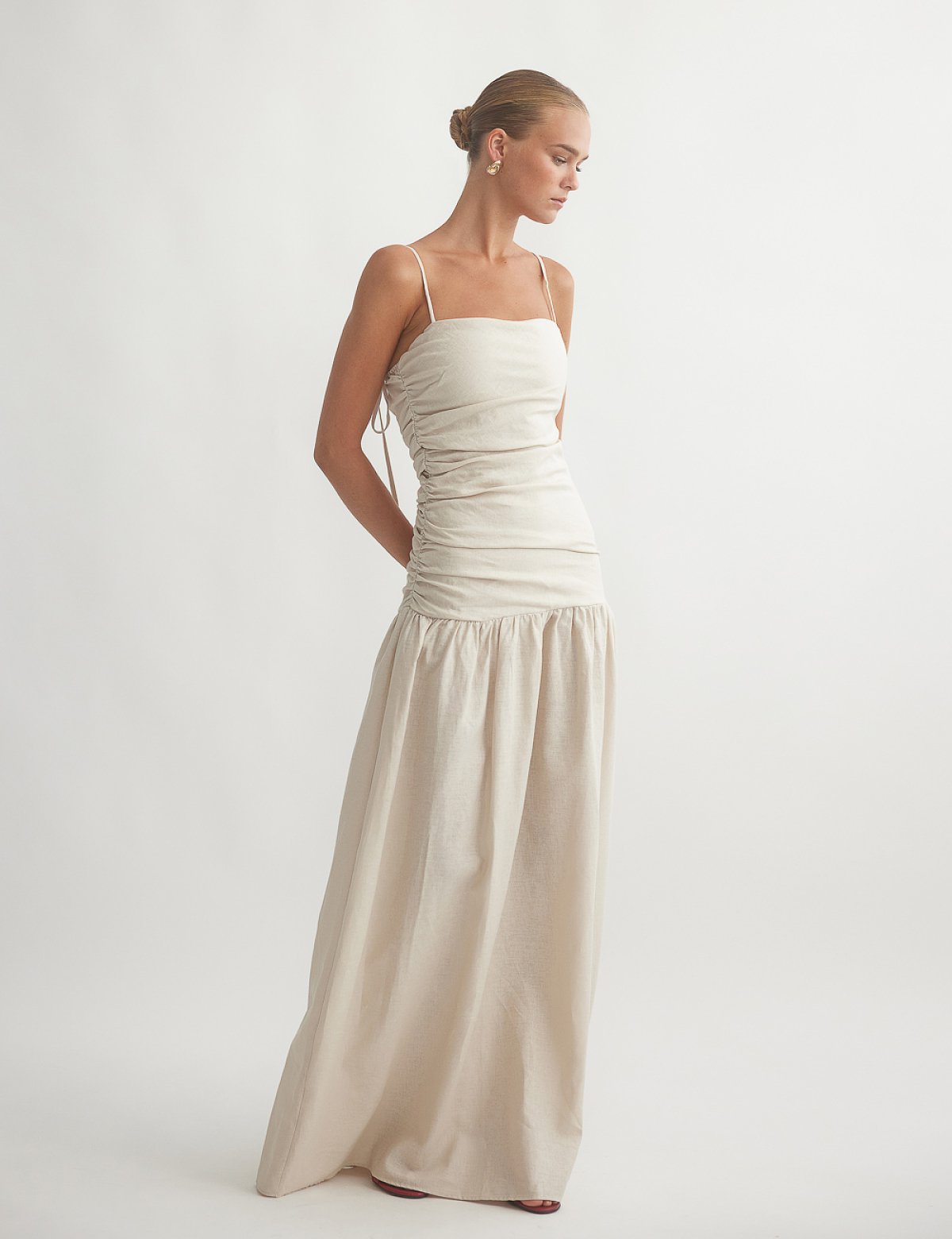 Γυναικείο λινό μακρύ φόρεμα με σούρες