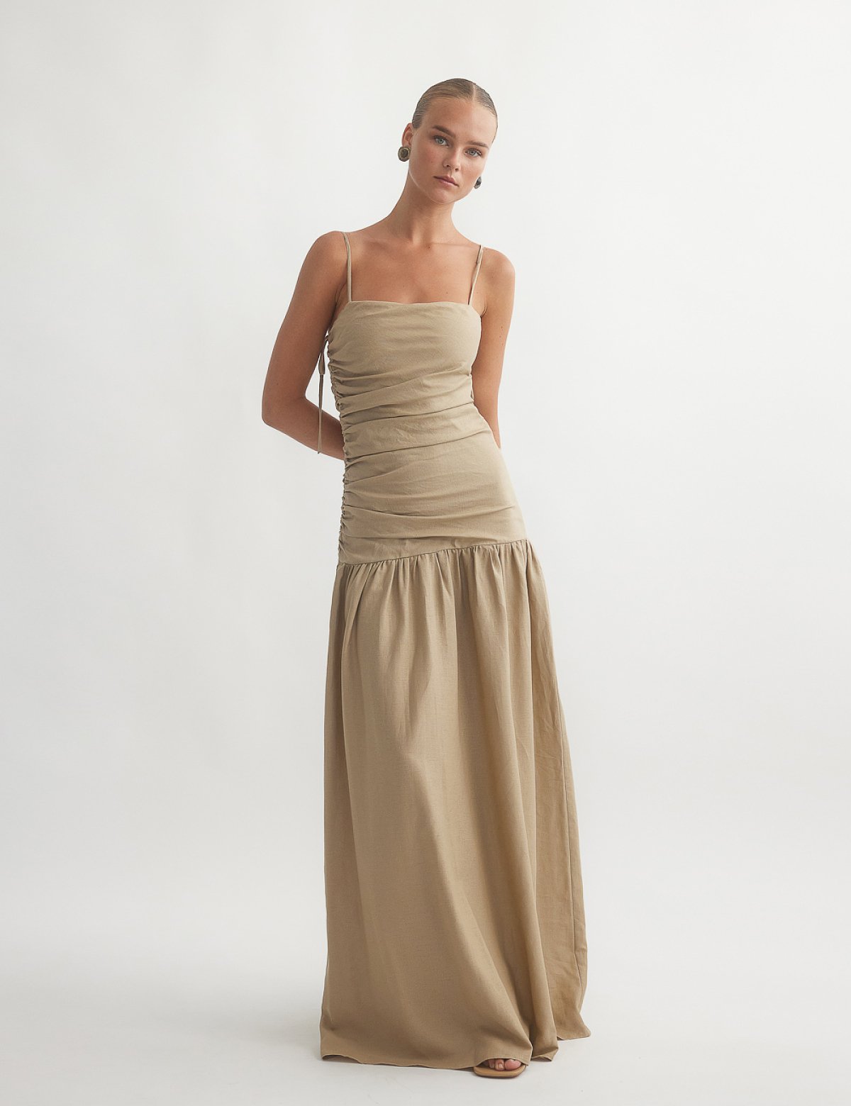 Γυναικείο λινό μακρύ φόρεμα με σούρες