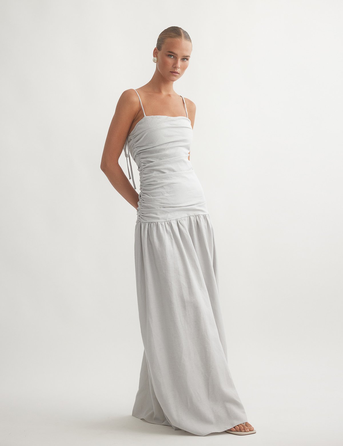 Γυναικείο λινό μακρύ φόρεμα με σούρες