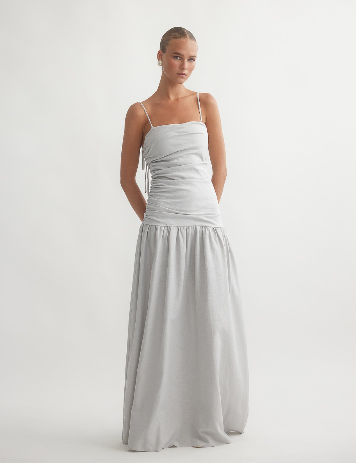 Γυναικείο λινό μακρύ φόρεμα με σούρες