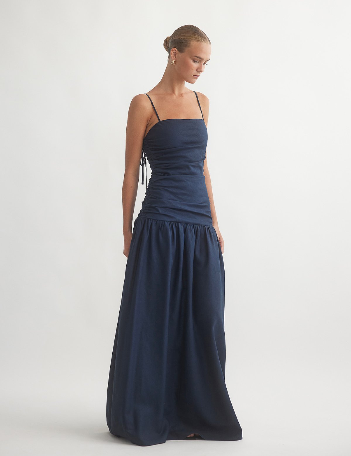 Γυναικείο λινό μακρύ φόρεμα με σούρες