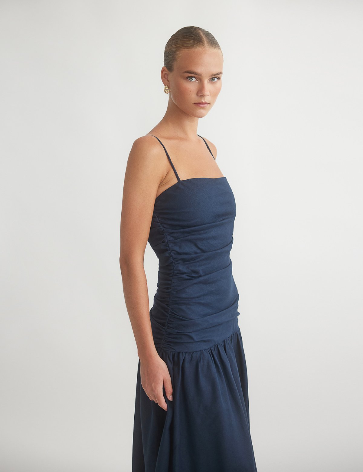 Γυναικείο λινό μακρύ φόρεμα με σούρες