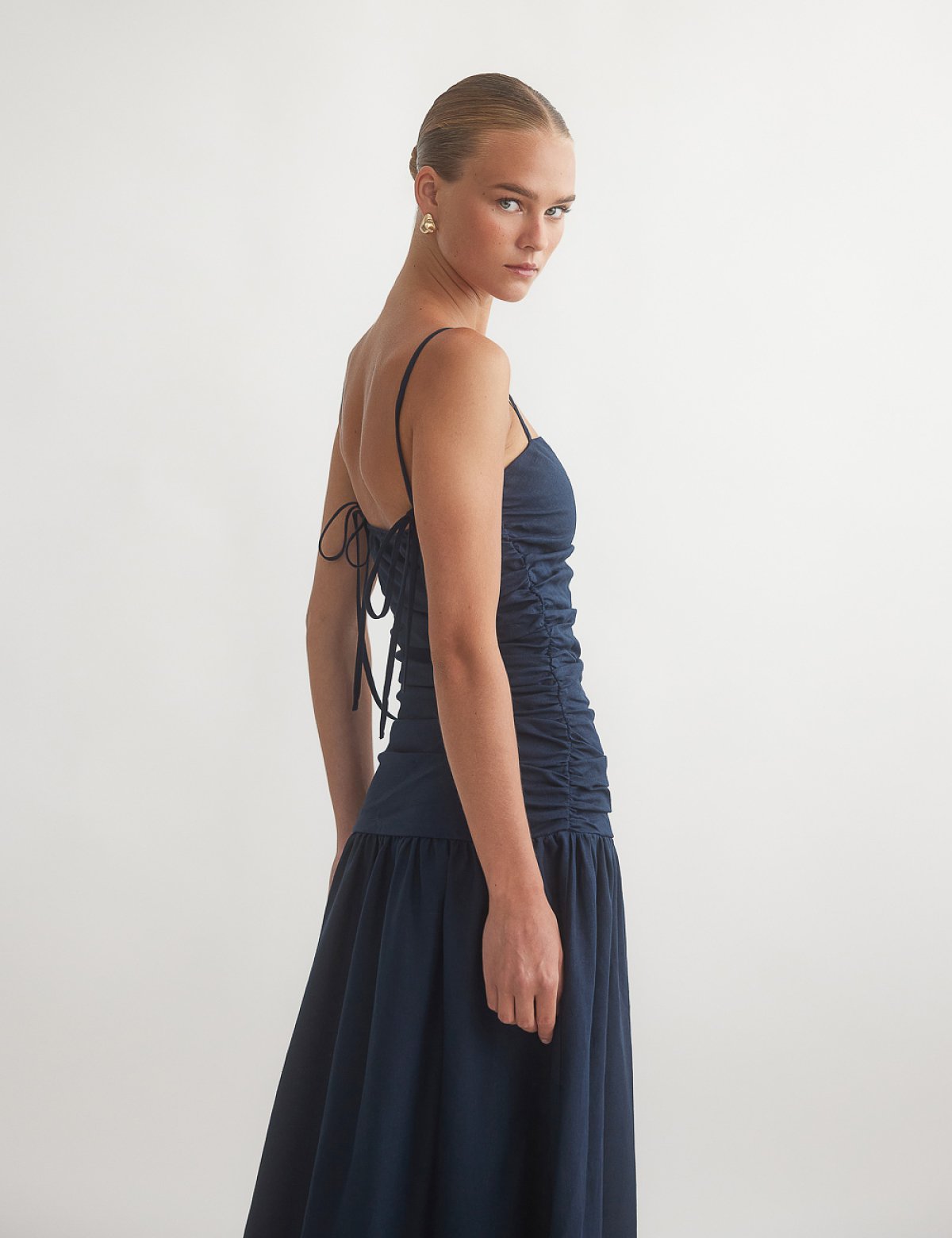 Γυναικείο λινό μακρύ φόρεμα με σούρες