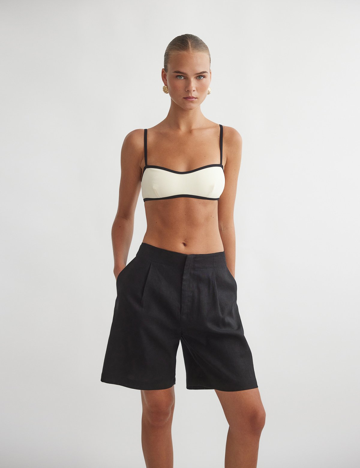 Γυναικεία λινή βερμούδα