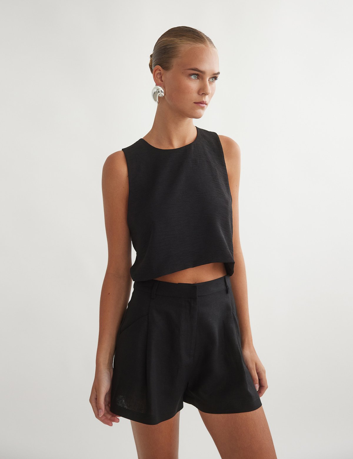 Γυναικείο ψηλόμεσο λινό σορτς