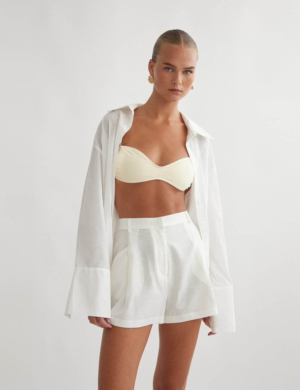 Γυναικείο ψηλόμεσο λινό σορτς