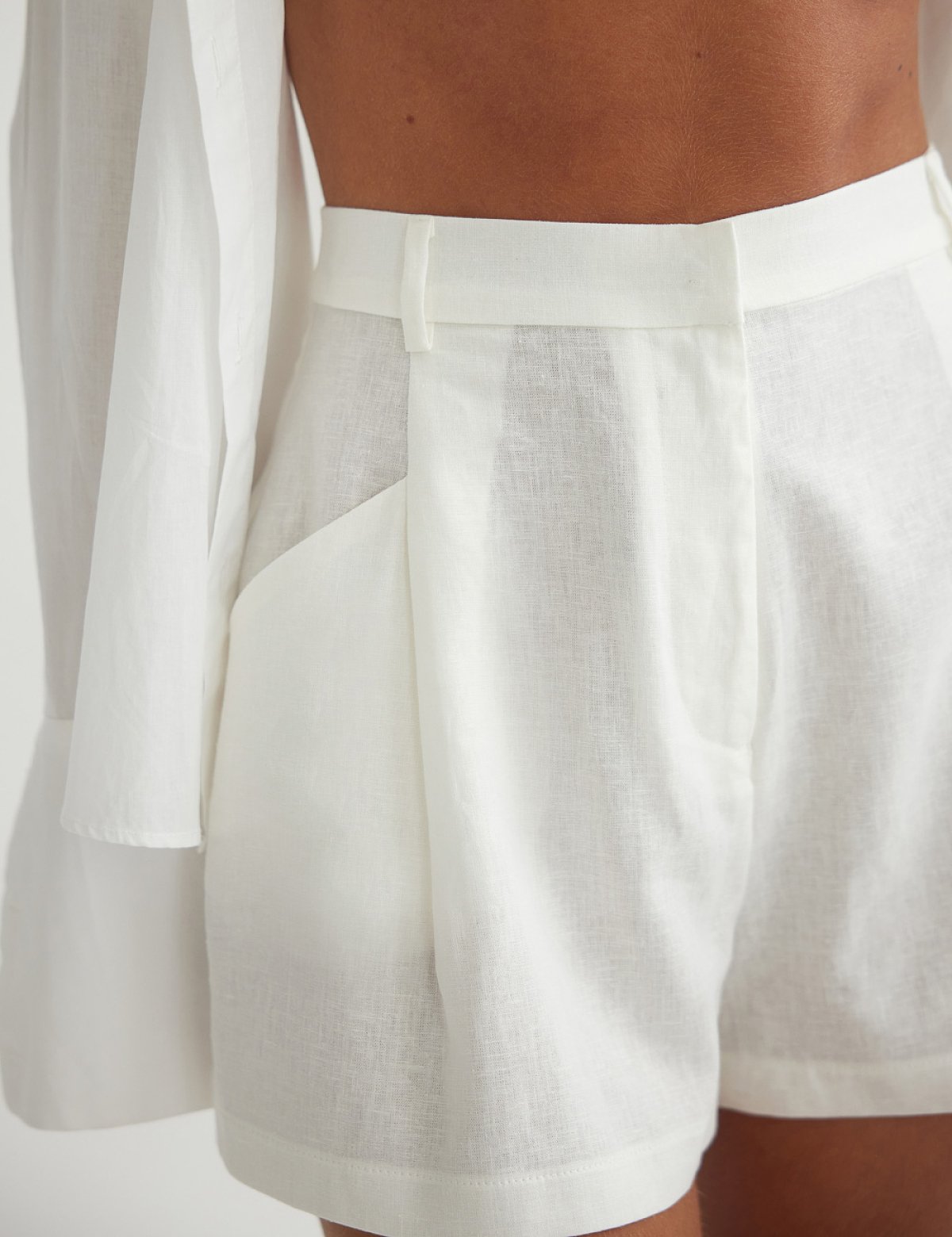 Γυναικείο ψηλόμεσο λινό σορτς
