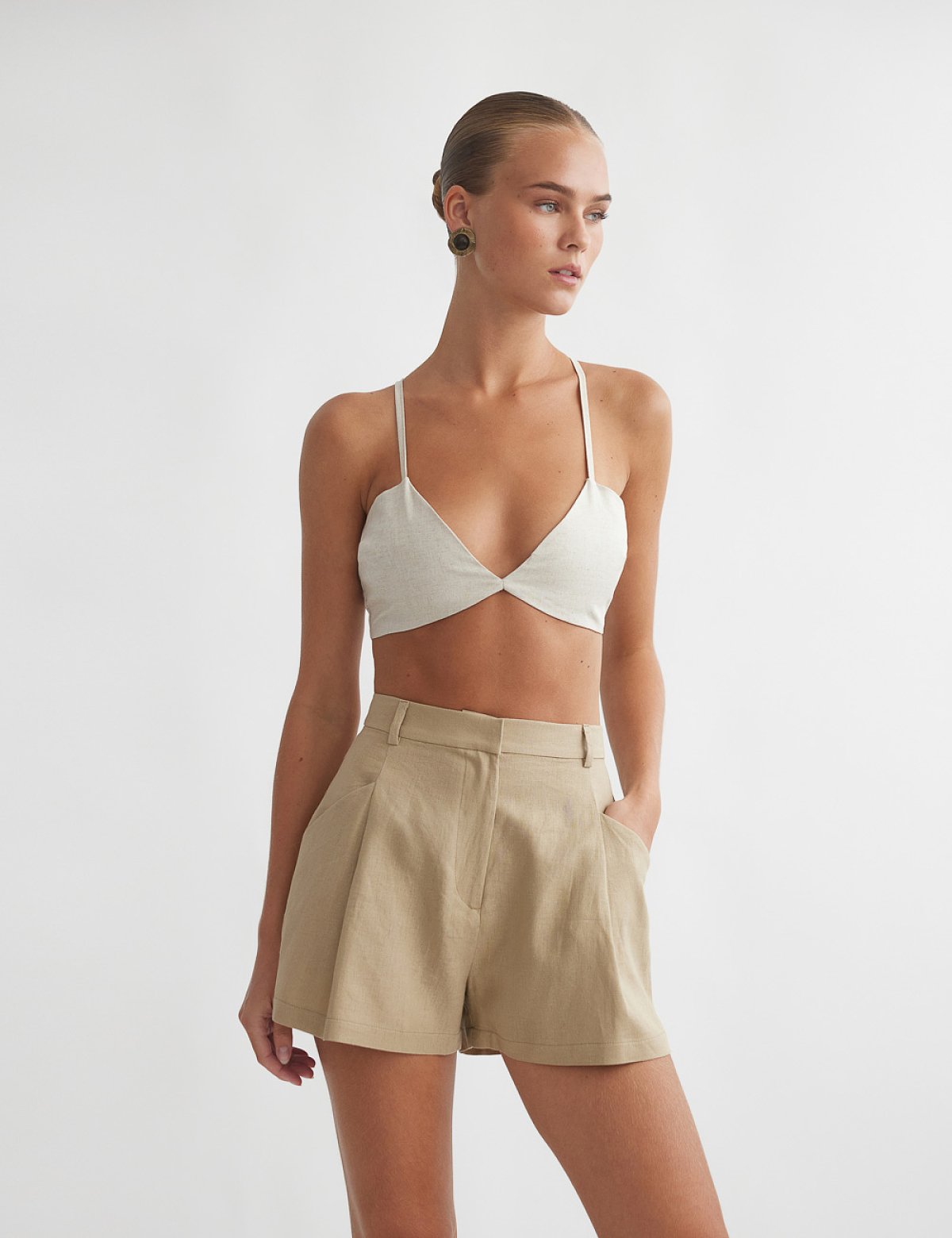 Γυναικείο ψηλόμεσο λινό σορτς