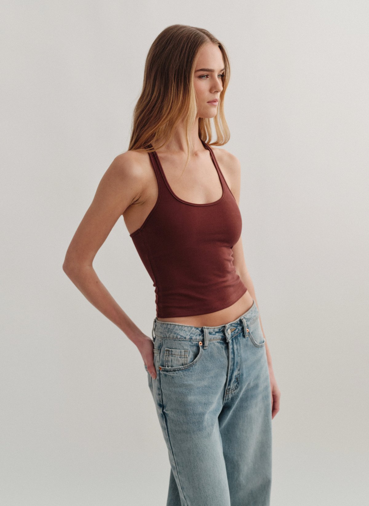 Γυναικείο basic αμάνικο ριπ τοπ