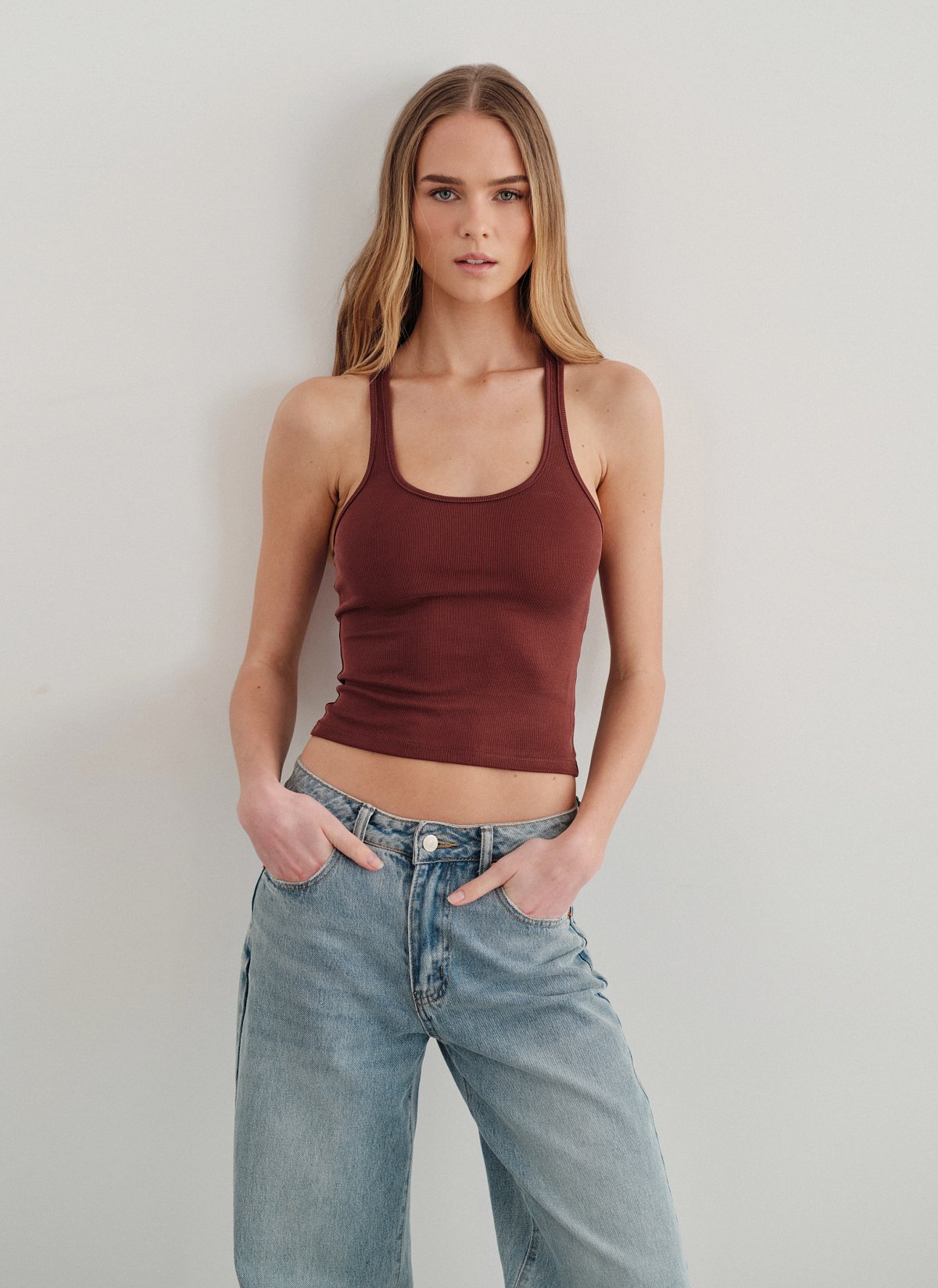 Γυναικείο basic αμάνικο ριπ τοπ