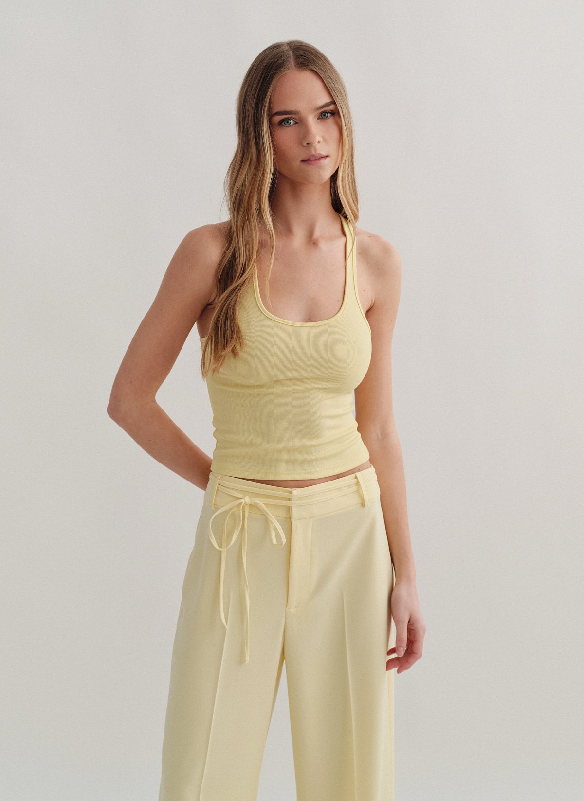 Γυναικείο basic αμάνικο ριπ τοπ