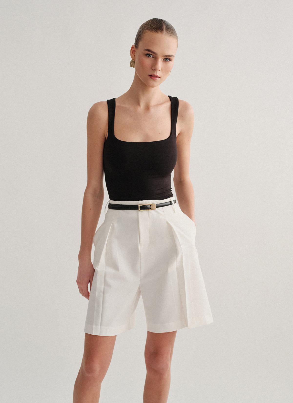 Γυναικεία υφασμάτινη βερμούδα