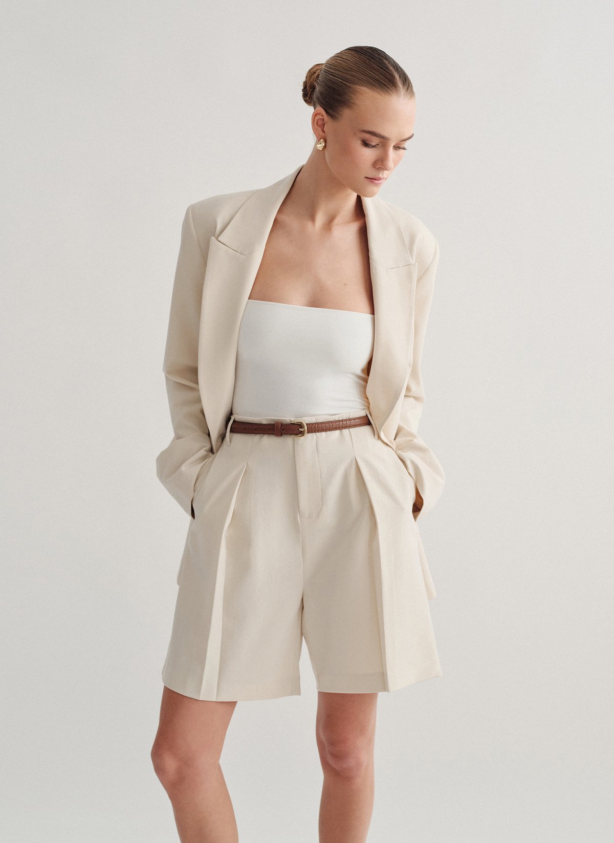 Γυναικεία υφασμάτινη βερμούδα