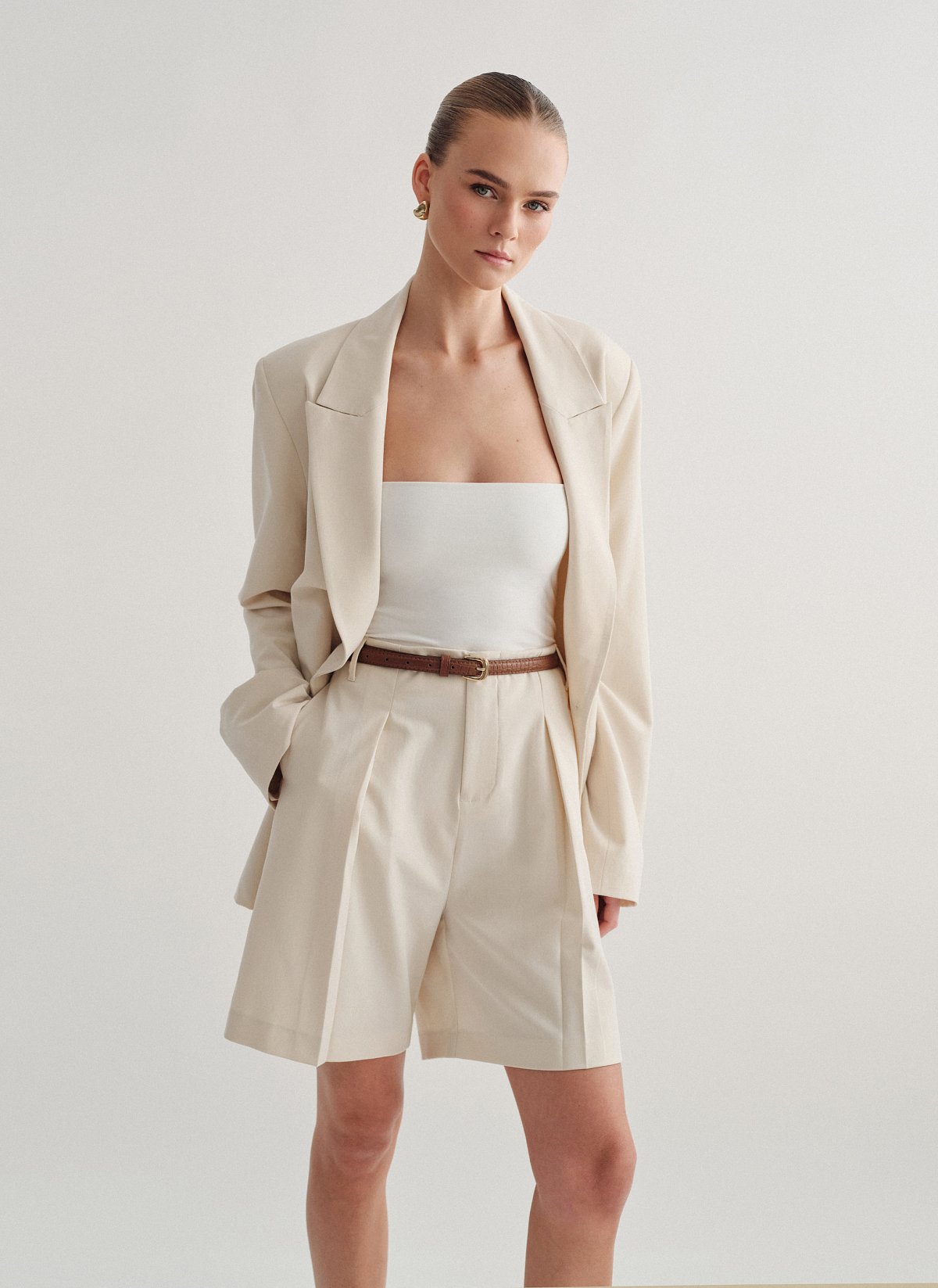 Γυναικεία υφασμάτινη βερμούδα