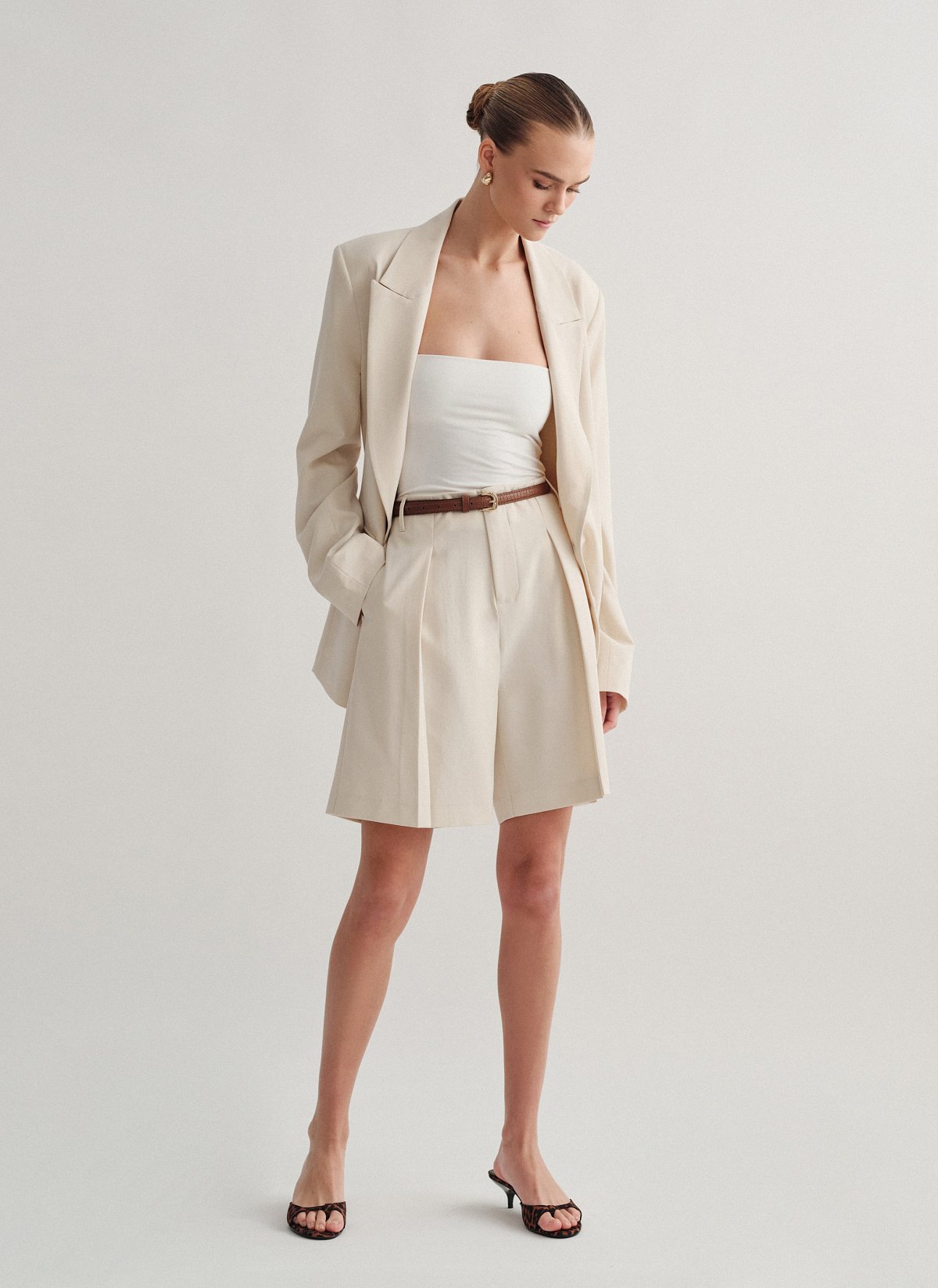 Γυναικεία υφασμάτινη βερμούδα