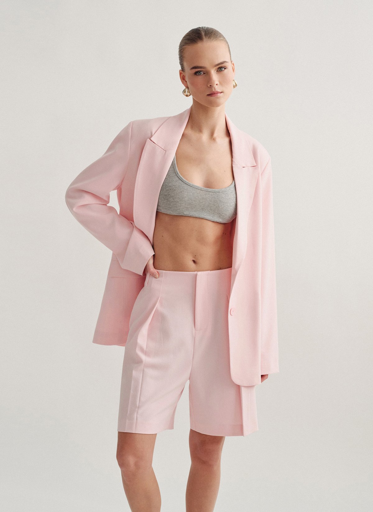 Γυναικεία υφασμάτινη βερμούδα