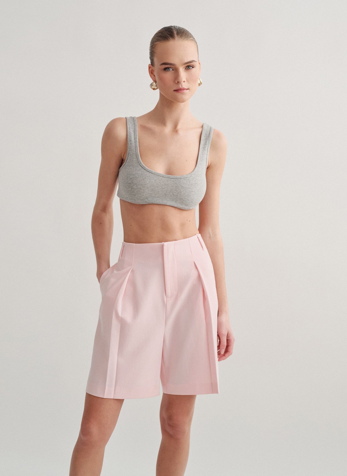 Γυναικεία υφασμάτινη βερμούδα