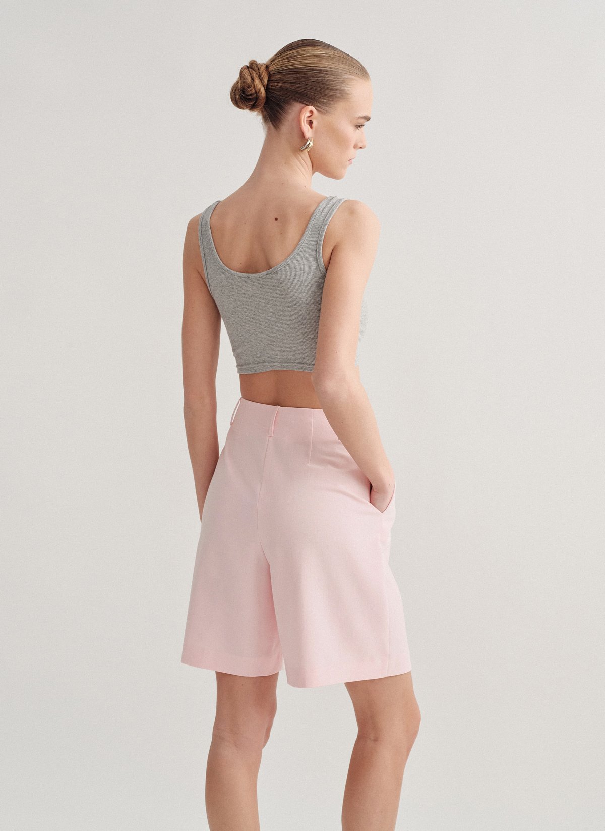 Γυναικεία υφασμάτινη βερμούδα