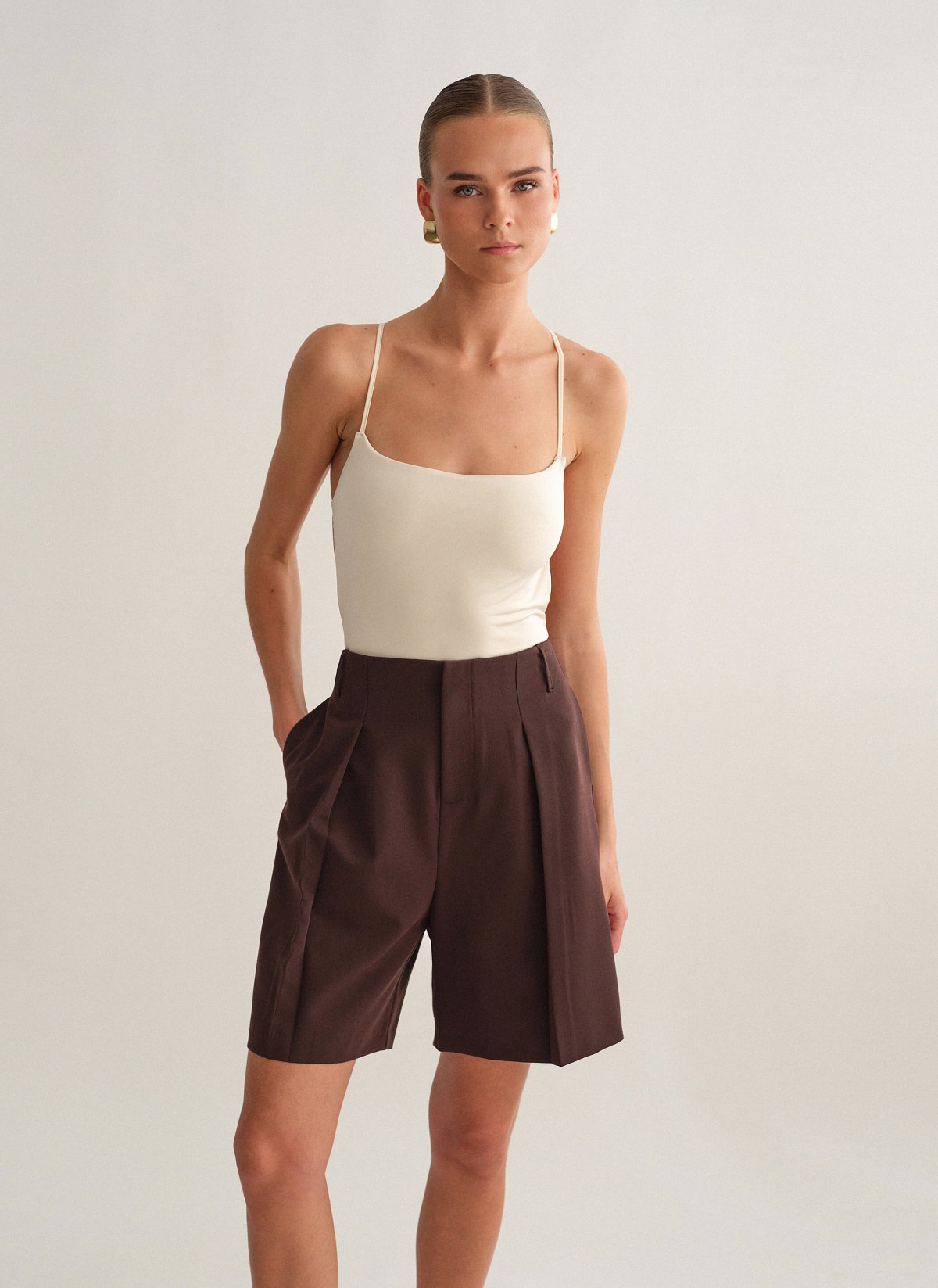 Γυναικεία υφασμάτινη βερμούδα