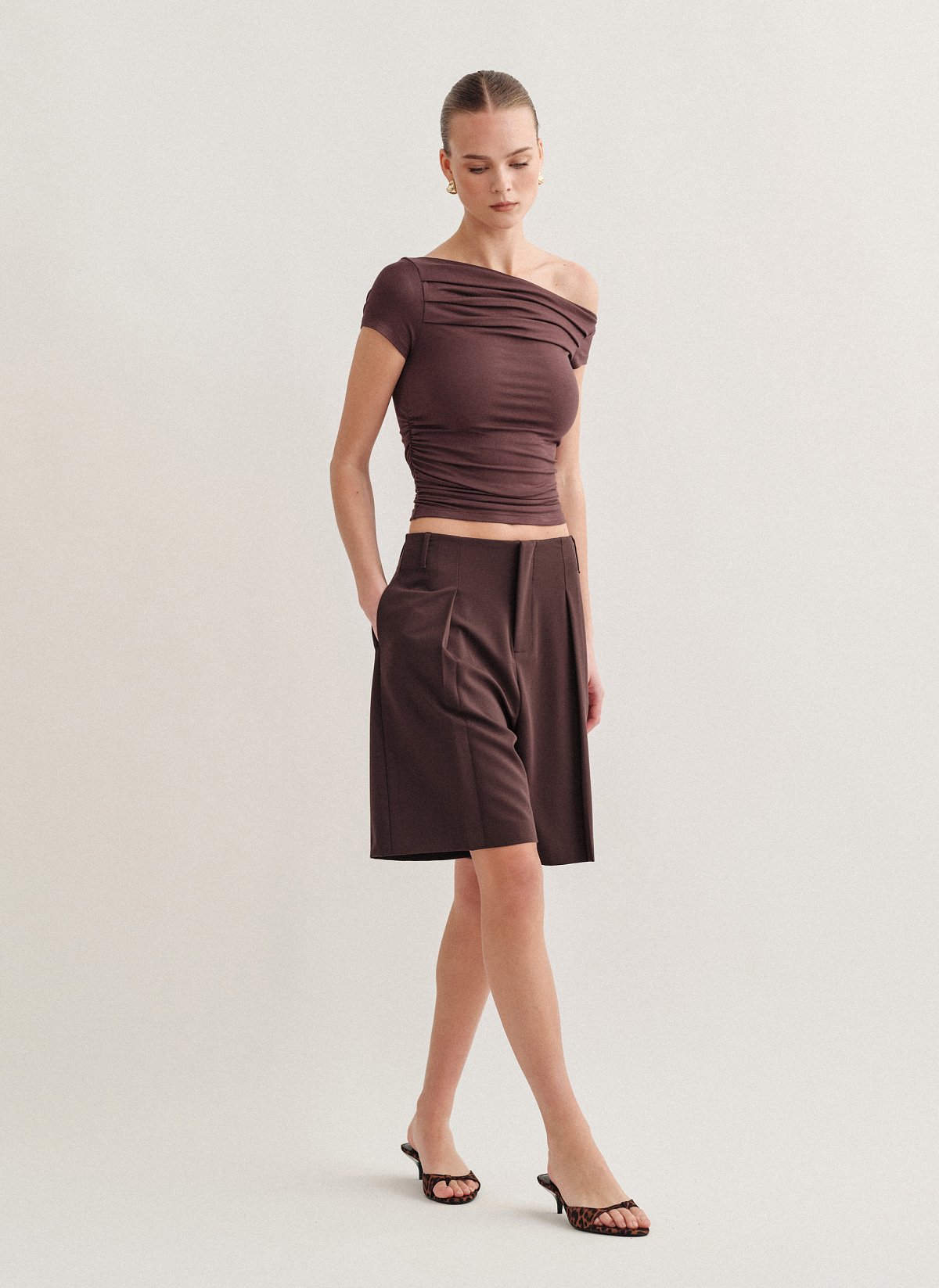 Γυναικεία υφασμάτινη βερμούδα