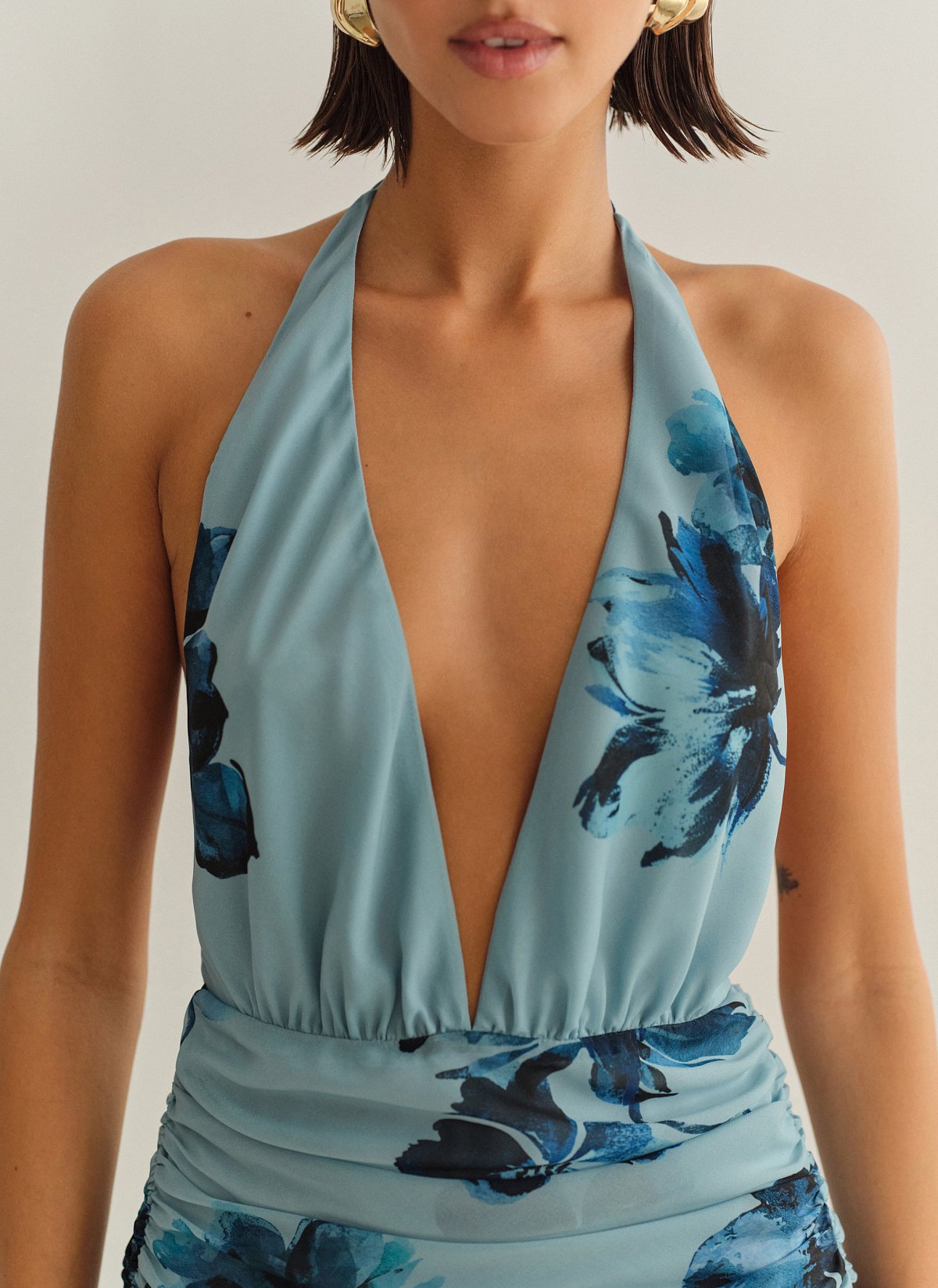 Γυναικείο εμπριμέ halter μίνι φόρεμα