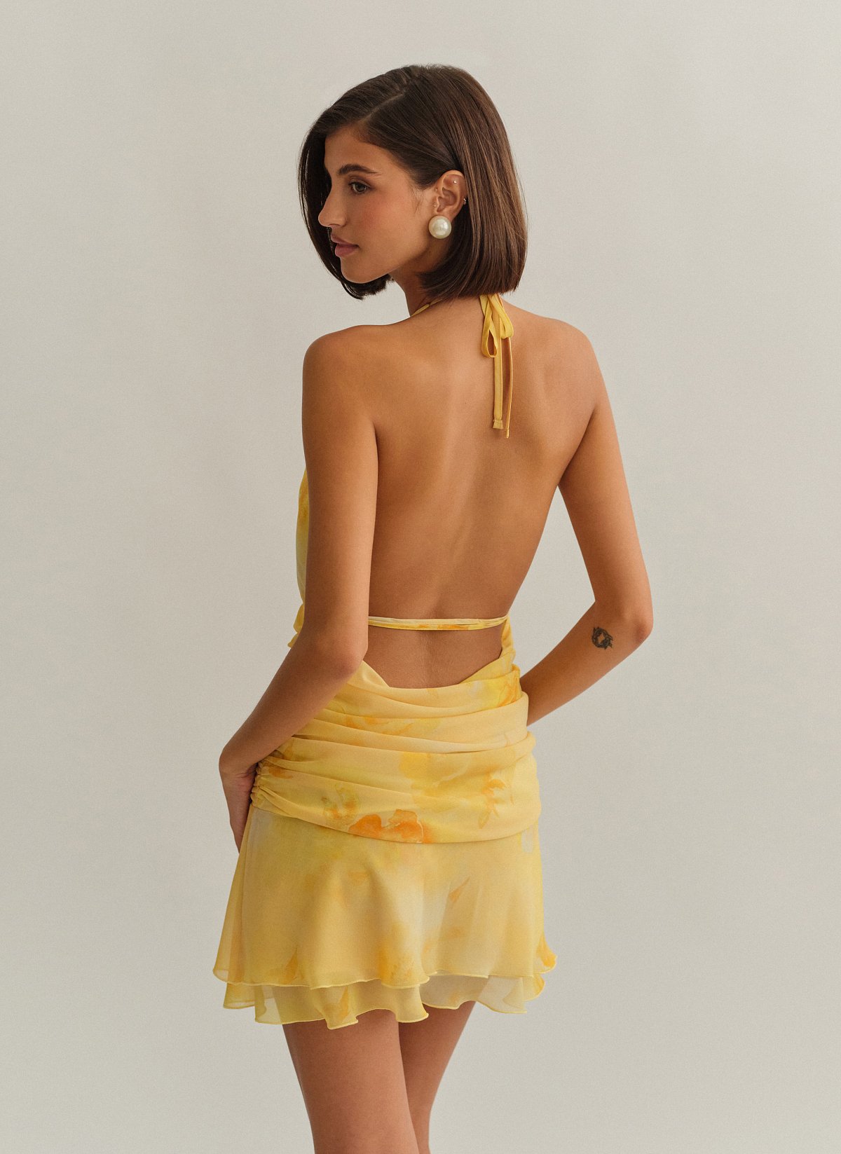 Γυναικείο εμπριμέ halter μίνι φόρεμα