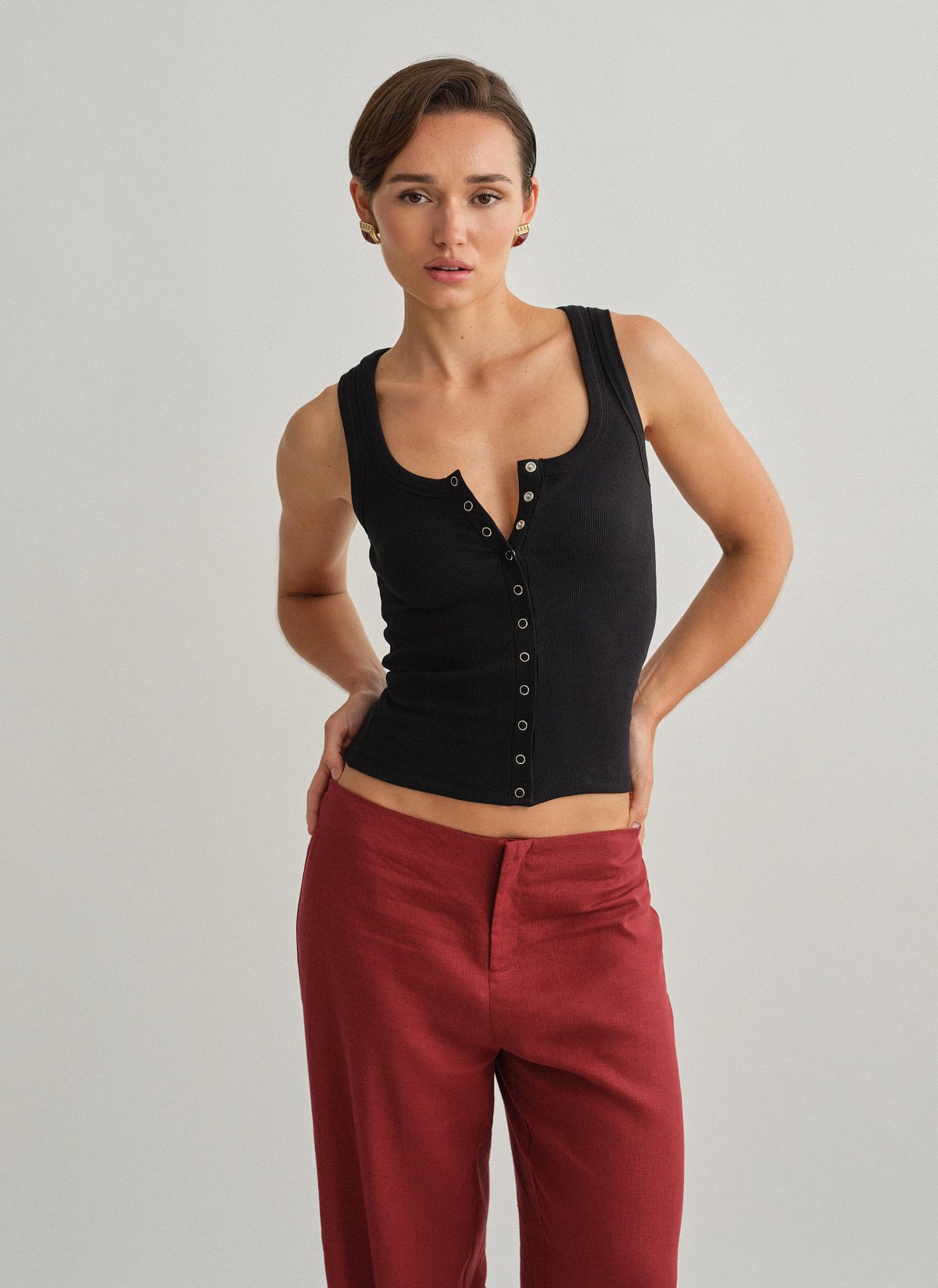 Sleeveless ribbed top with front fastening-1