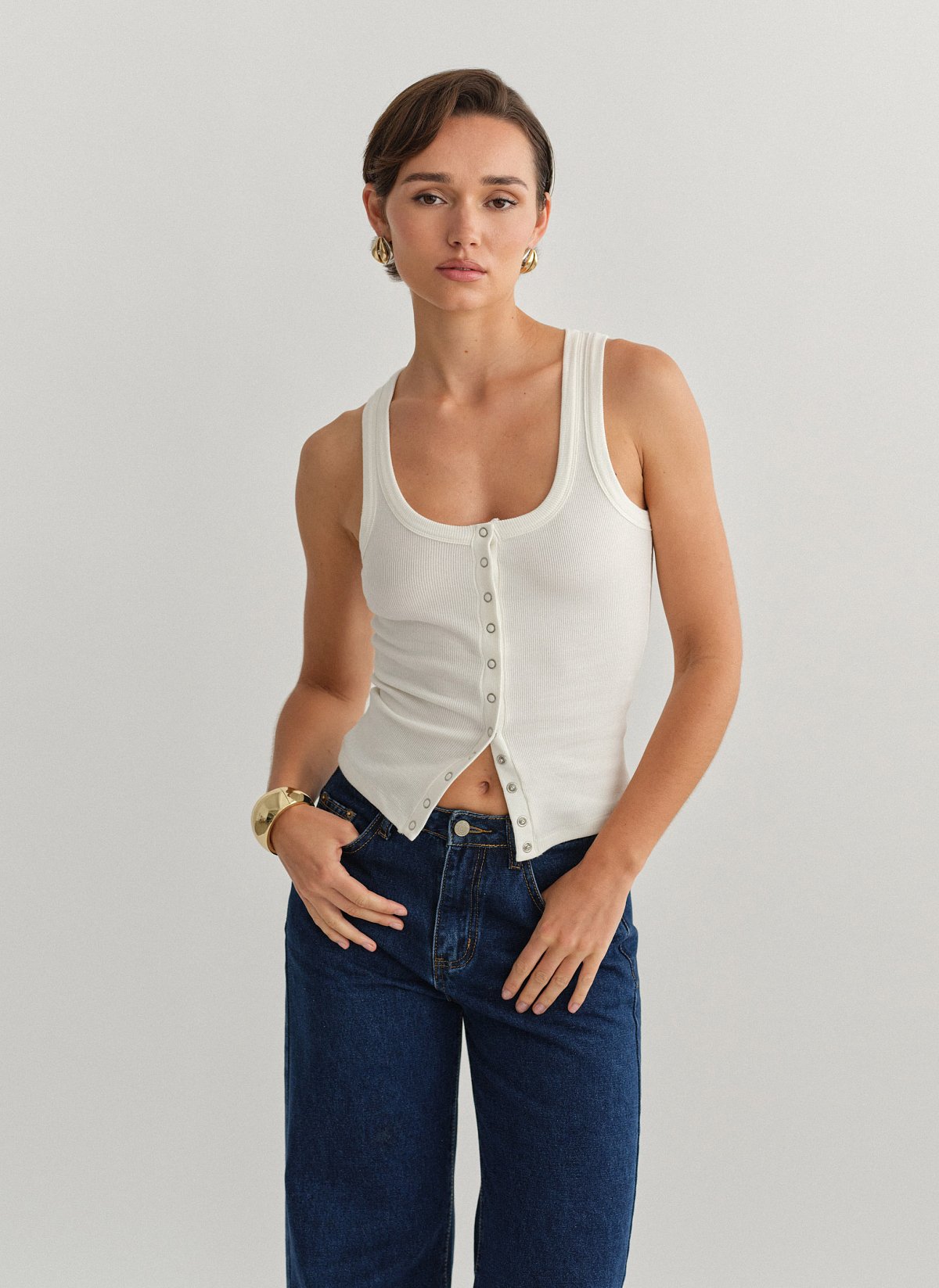 Sleeveless ribbed top with front fastening-6