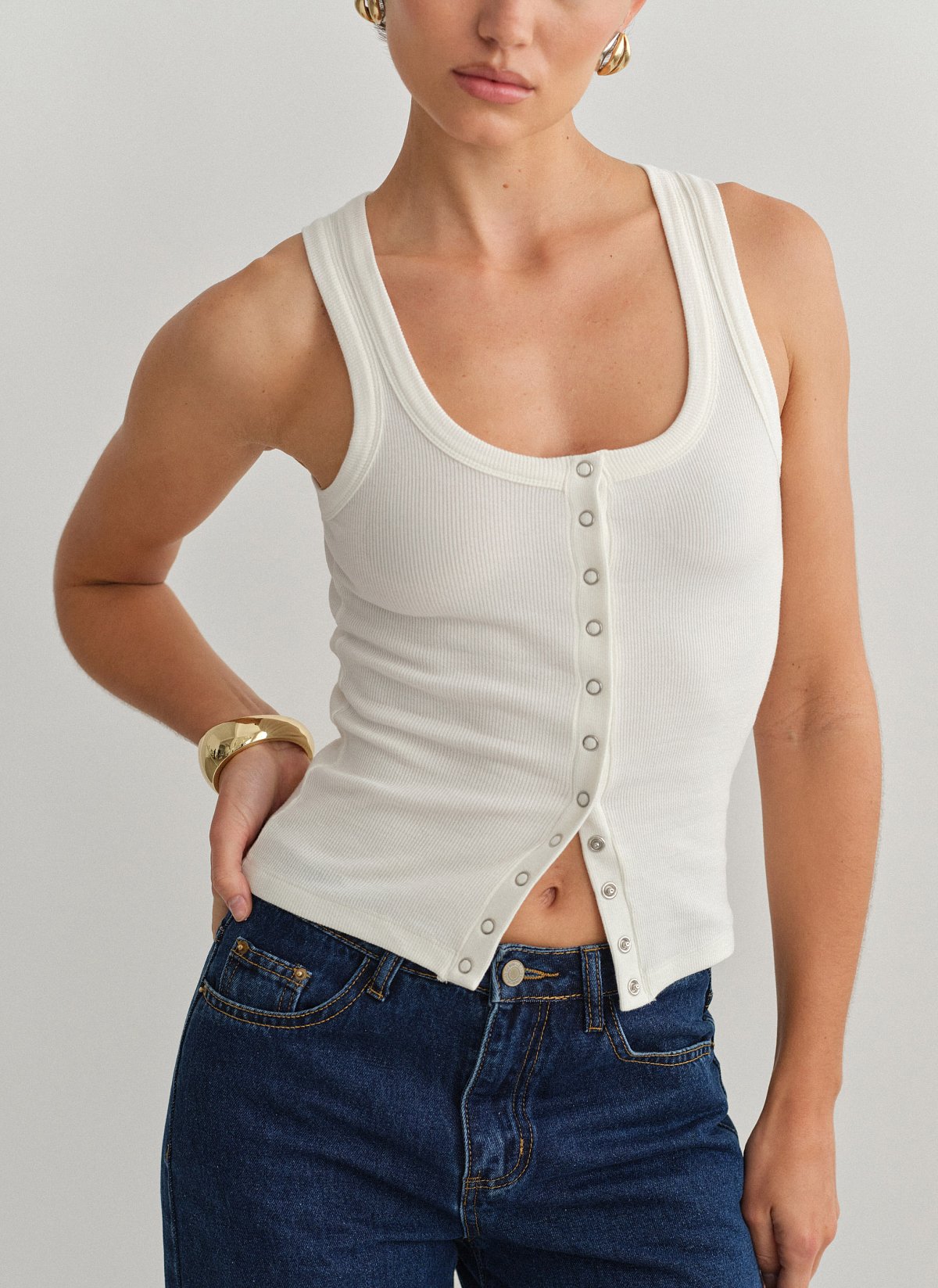 Sleeveless ribbed top with front fastening-5