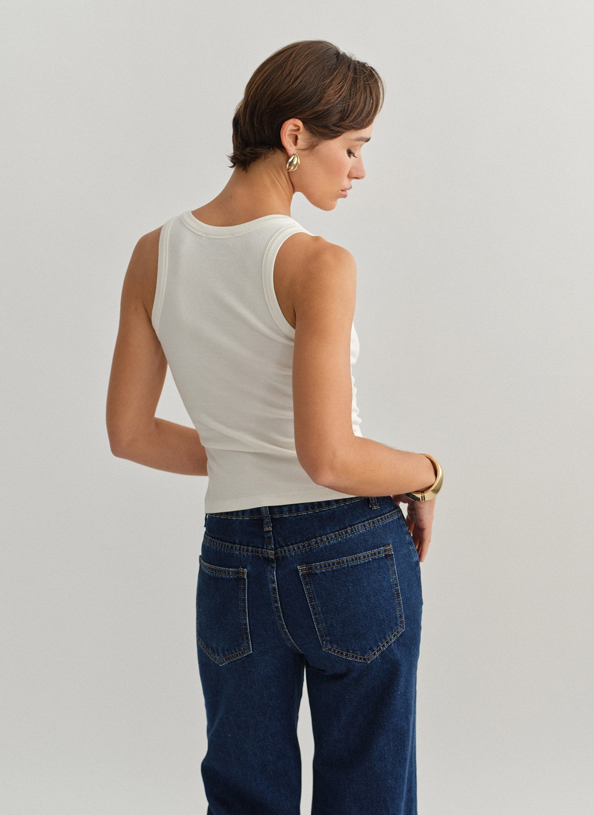 Sleeveless ribbed top with front fastening-7