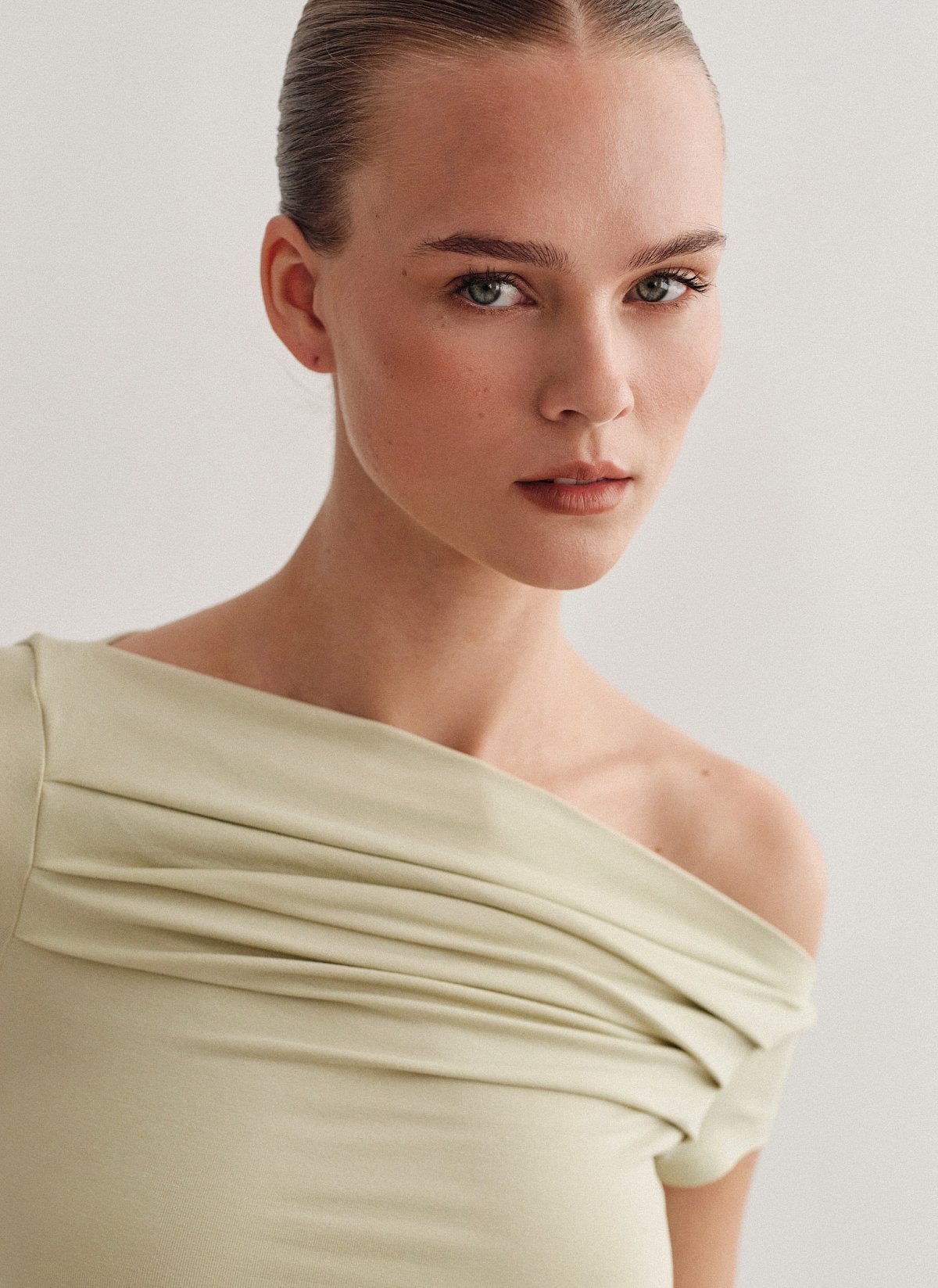 Γυναικεία κοντομάνικη μπλούζα με λοξό ώμο bamboo