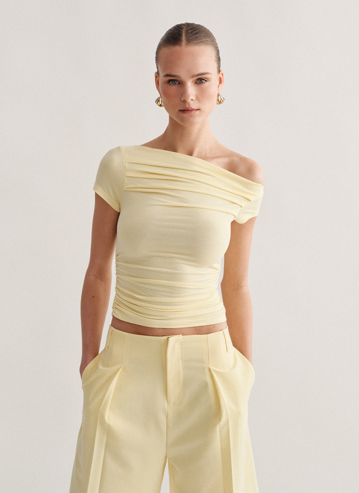 Γυναικεία κοντομάνικη μπλούζα με λοξό ώμο bamboo