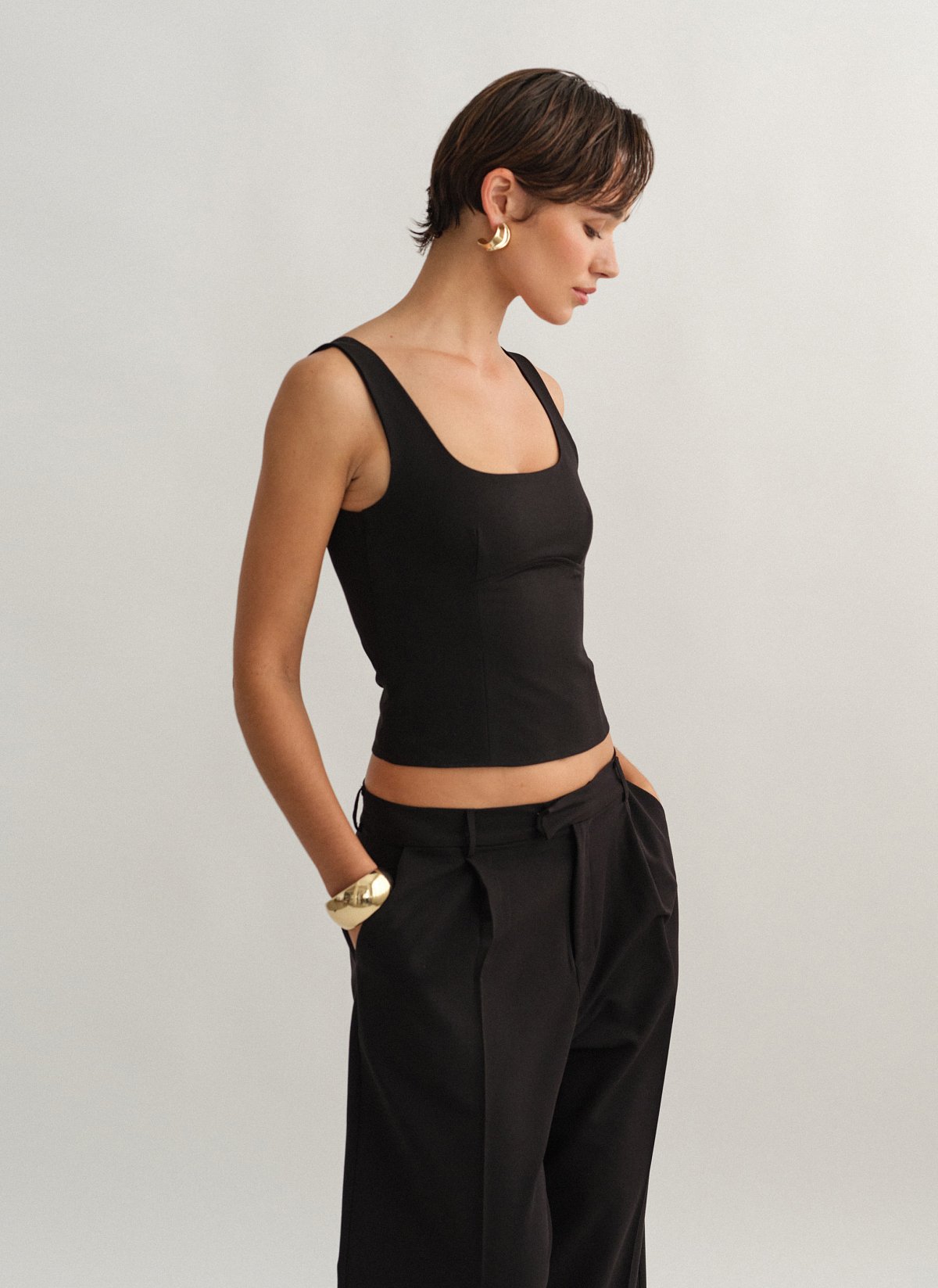 Γυναικείο υφασμάτινο τοπ με άνοιγμα στην πλάτη