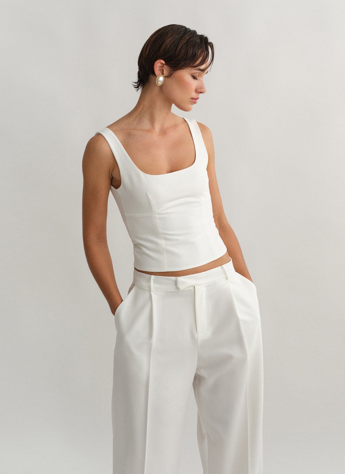 Γυναικείο υφασμάτινο τοπ με άνοιγμα στην πλάτη