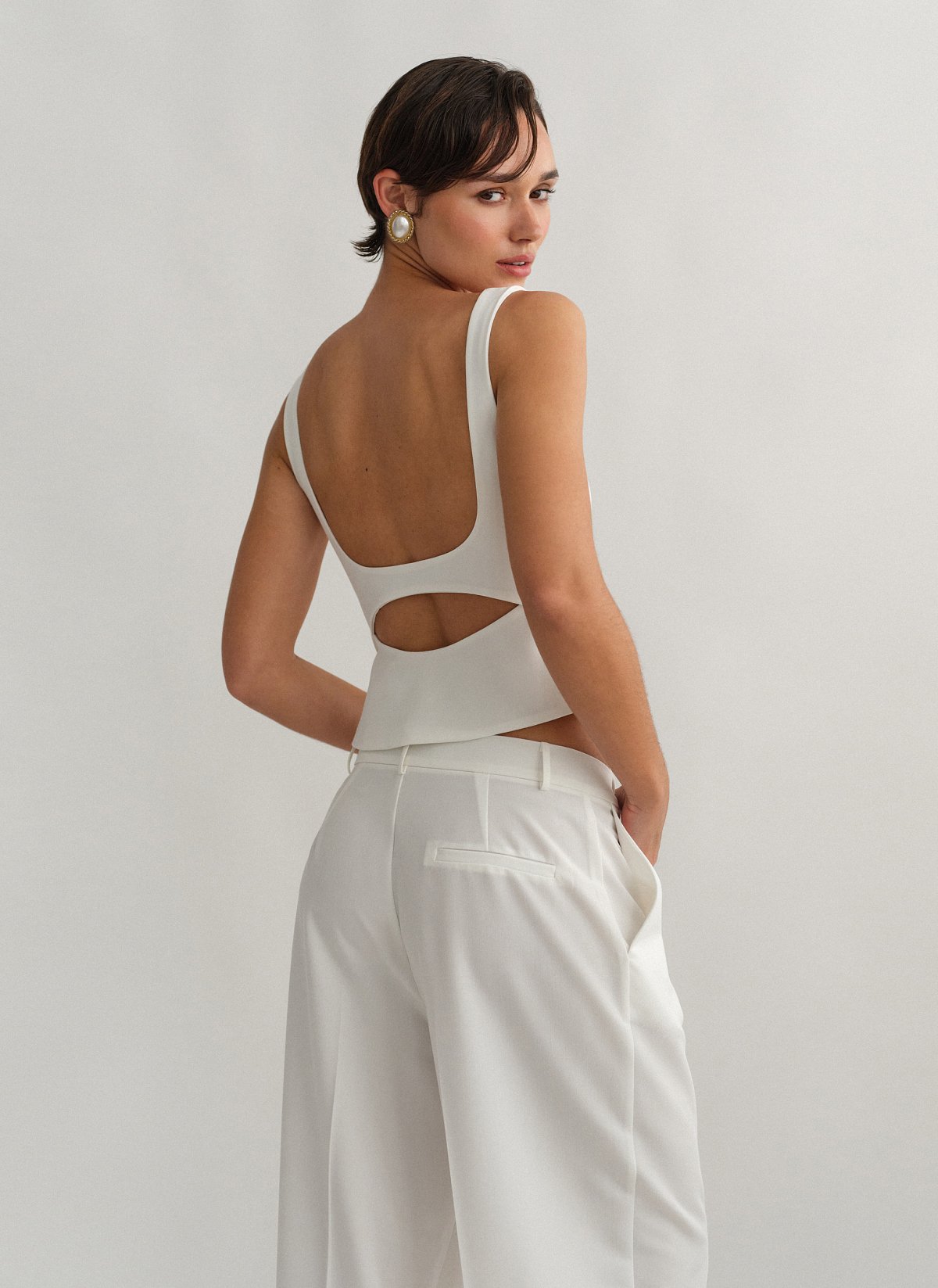 Γυναικείο υφασμάτινο τοπ με άνοιγμα στην πλάτη