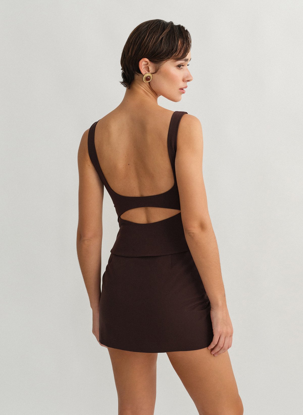 Γυναικείο υφασμάτινο τοπ με άνοιγμα στην πλάτη