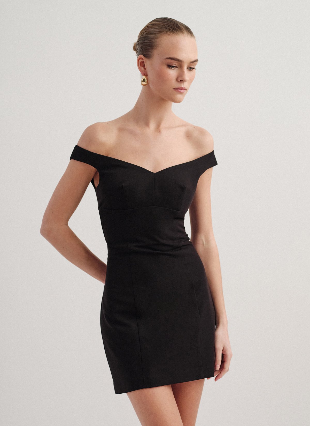 Γυναικείο υφασμάτινο off-shoulder μίνι φόρεμα