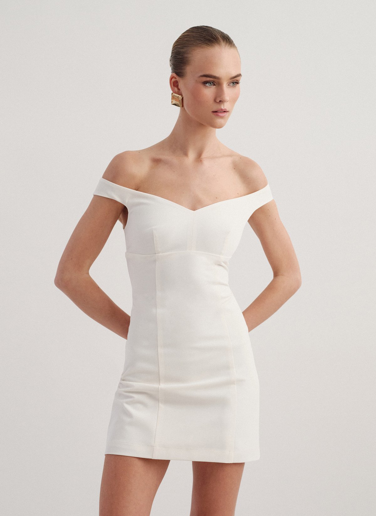 Γυναικείο υφασμάτινο off-shoulder μίνι φόρεμα